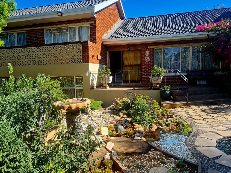 6 Bedroom Property for Sale in Generaal De Wet Free State